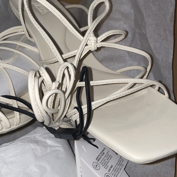 HEELED STRAPPY LEATHER SANDALS - Picture 7 of 7